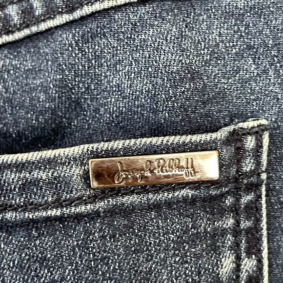 M13 - Joseph Ribkoff blue jeans, rhinstones and frayed hem - Picture 6 of 9